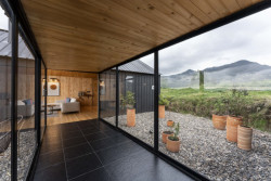 Modulární dvojdům od architekta jménem Rubén Gómez Gañán v Kolumbii