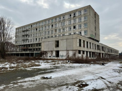 Poliklinka v Brně jde k zemi, místo ní vyroste povodňový park.