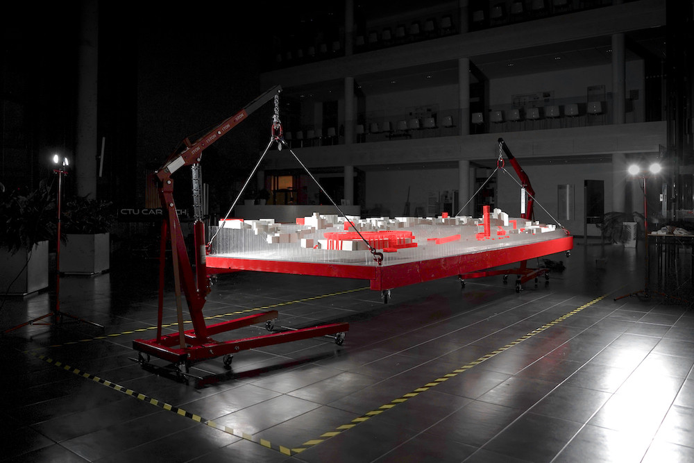 V atriu Škoda Auto Vysoké školy bude do 31. května 2023 k vidění výstava studentů a studentek FA ČVUT. Ti se zabývali budoucností Mladé Boleslavi