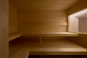 Komunitní sauna v suterénu brněnského domu na místě bývalého nočního klubu s bazénem. (Komunitní sauna; Jana Štěrbáková, Eduard Štěrbák)