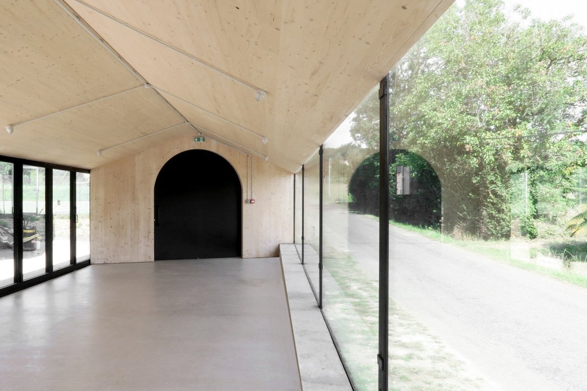 Přístavba školní jídelny v Montbrun-Bocage, Bast architects