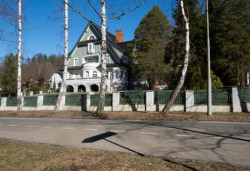 Vilová kolonie tu v letech 1922 začala vznikat v souvislosti s rozmachem léčebných ústavů ve stylu německých lidových staveb. 