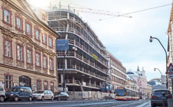 Palác Národní vyrůstá v historickém centru Prahy - foto