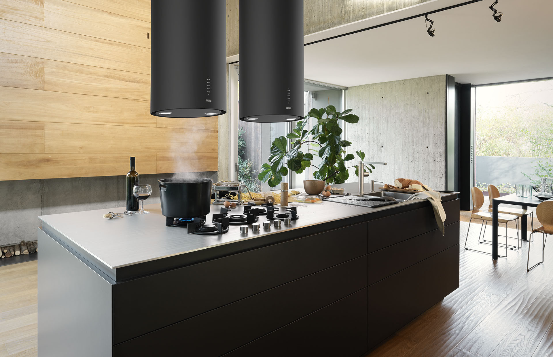 Tube - ostrůvkový odsavač par, matný černý povrch