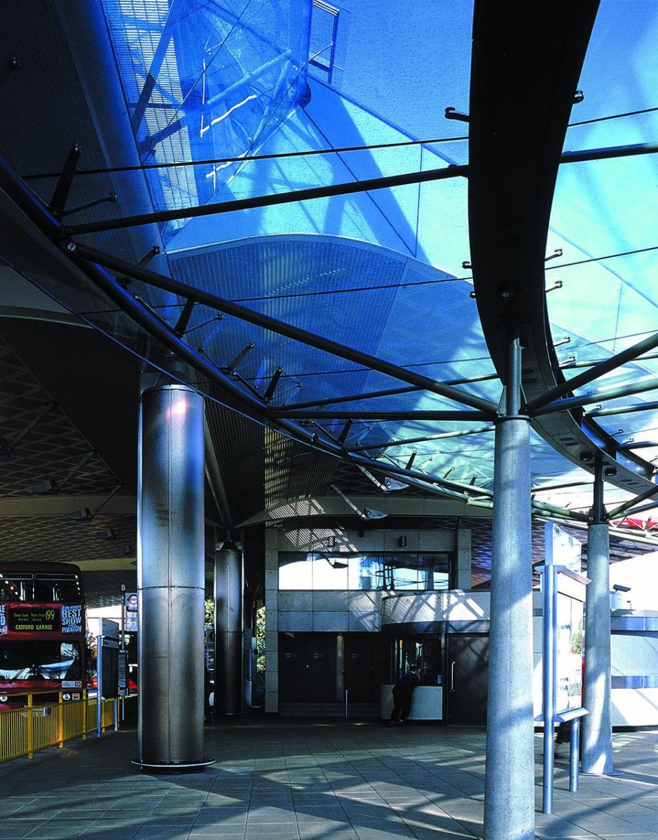 Autobusové nádraží v Londýně Canada Water Bus Station, Eva Jiricna Architects Limited, 1998.
