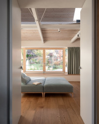 Ateliér Martin Neruda Architektura zrekonstruoval vyhořelý rodinný dům na pražské Zbraslavi