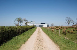 Moderní farma od Ann Nisbet Studio