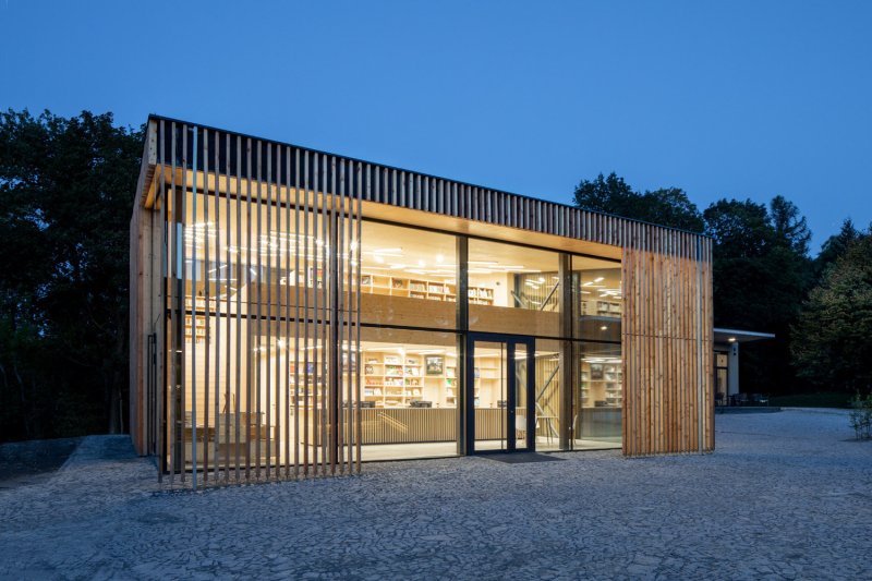 Informační centrum v Trojanovicích (Informační centrum v Trojanovicích; Kamil Mrva Architects, Dodavatel: EB-stavební společnost)