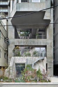 V dolních patrech jsou sdílené prostory.  (Ryozan Park Green, Akihisa Hirata Architecture Office)