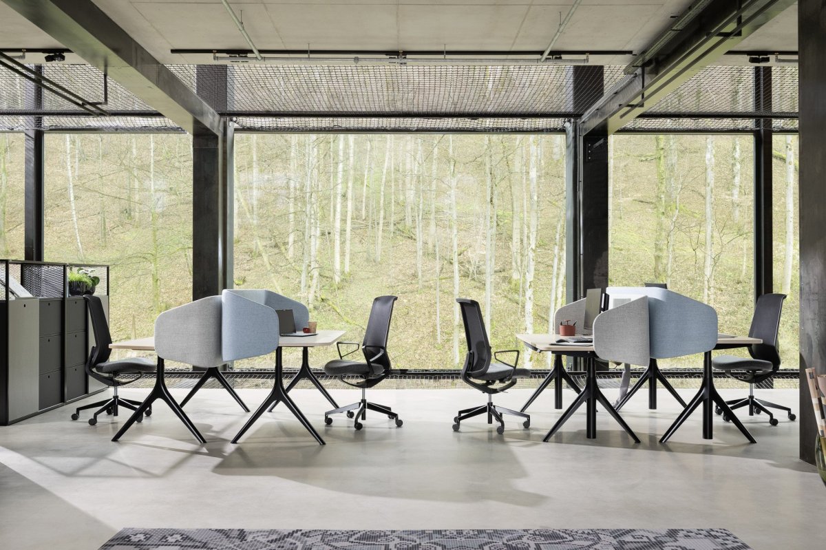 Kancelářské stoly furniloop jsou spojením designu a udržitelnosti