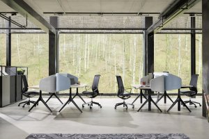 Kancelářské stoly furniloop jsou spojením designu a udržitelnosti