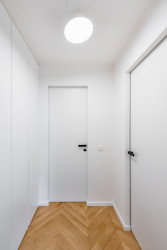 Neviditelné zárubně a kliky MINIMAL s povrchem titan černý mat od českého výrobce M&T.