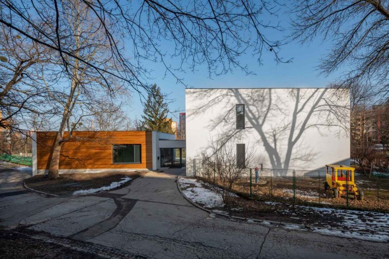 Rekonstrukce fasády MŠ Ignáce Šustaly v Kopřivnici od Kamil Mrva Architects