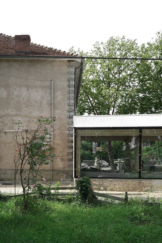 Cenu Mies van der Rohe Award 2019 pro začínající architekty získalo studio BAST za přístavbu školní jídelny v Montbrun-Bocage