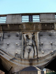 Pavel Janák, Hlávkův most, plastika Josefa Mařatky – foto