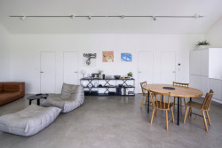 Letní dům, Totalstudio/ Tomáš Tokarčík, Aleš Šedivec