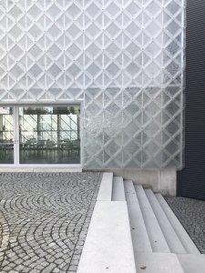 Sídlo firmy Lasvit v Novém Boru od architektonické kanceláře ov-a