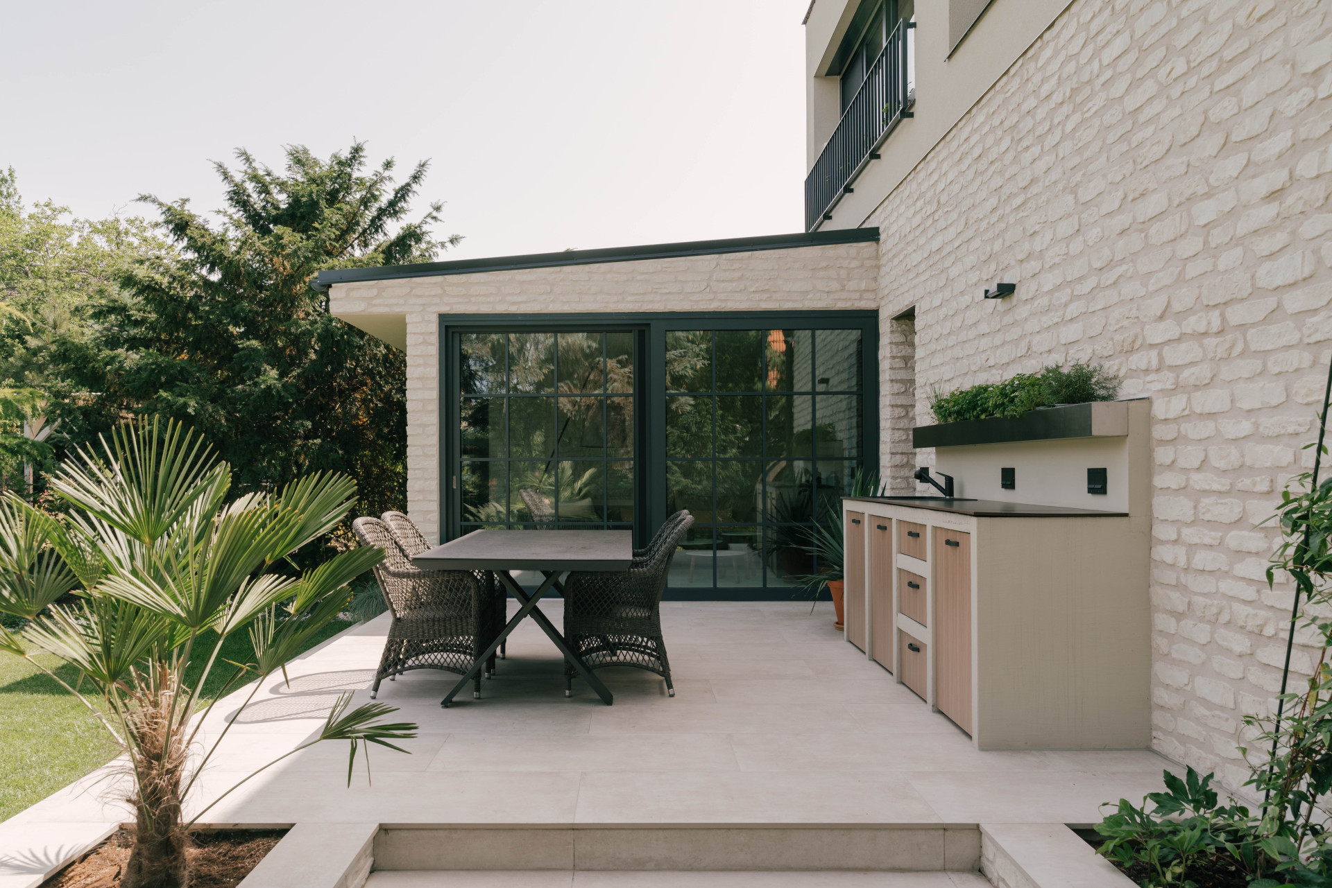 Interiérová designérka Kamila Jarkovská navrhla interiér zrekonstruovaného rodinného domu na pražském Žižkově