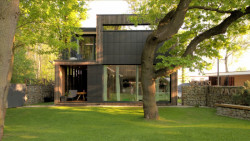 Dom pod dubom, Molnár-Peráček