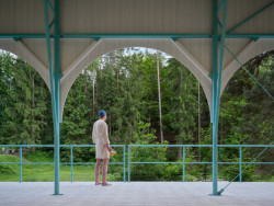 Dřevěné části plovárny jsou z CLT panelů - recyklovaných. (Zázemí Lesního koupaliště, Mjölk architekti, Marie Vondráková)