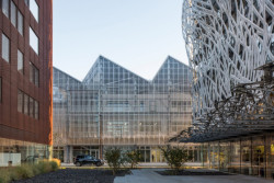 Nantes Saint - přestavba skladiště na uměleckou školu, Franklin Azzi Architecture