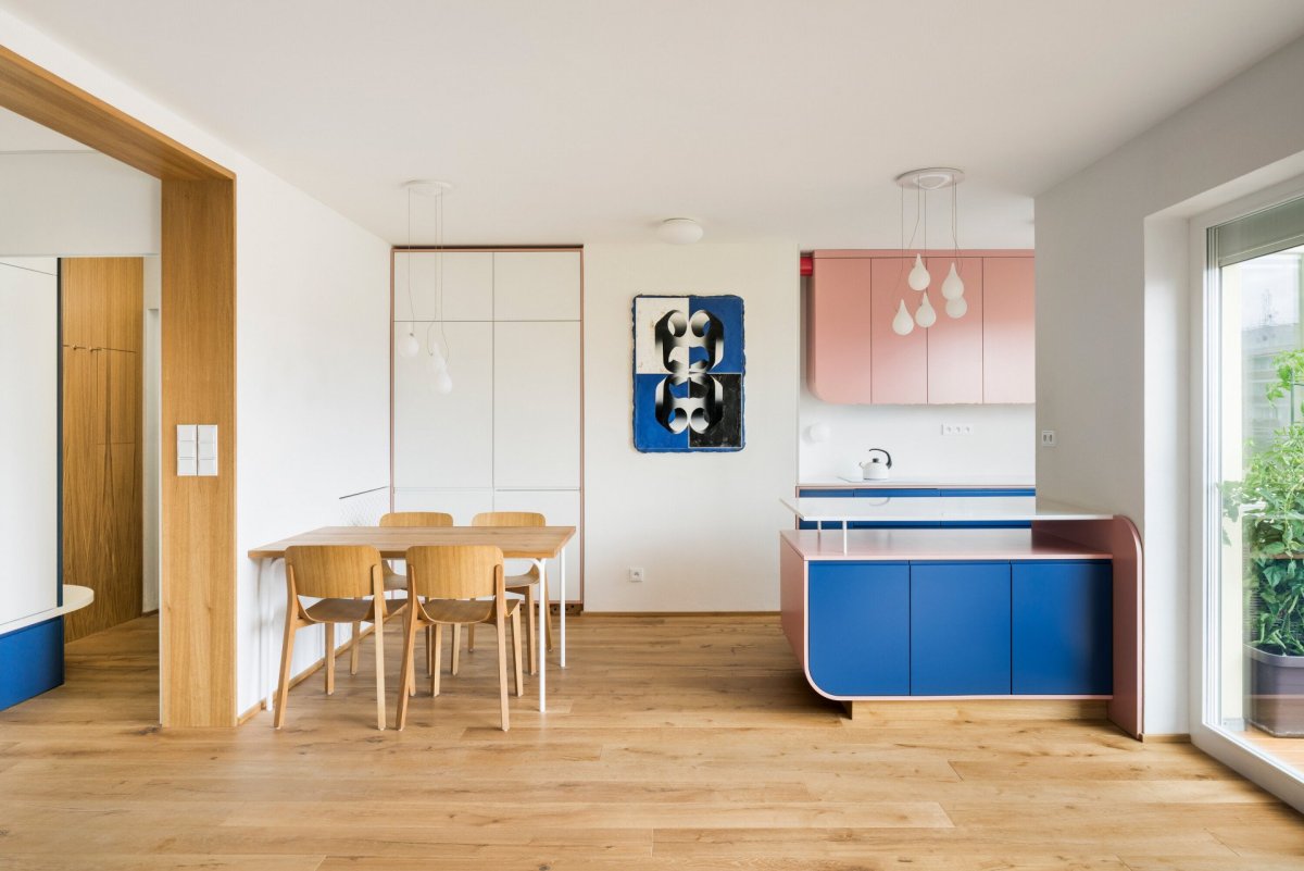Rekonstrukce interiéru žižkovského mezonetu v Praze od No Architects