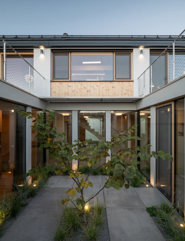 Rodinný dům s atriem, SENAA architekti / Václav Navrátil, Jan Sedláček