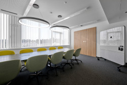 Společnost Wiesner-Hager dodala nábytek pro obě sídla rakouské firmy AGILOX.