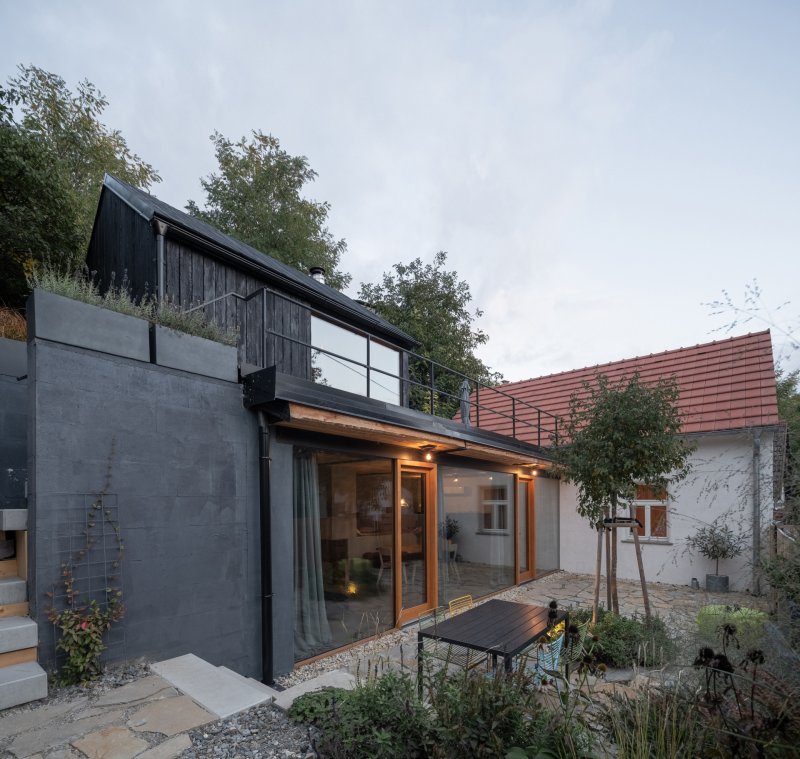 Víkendový dům v Bukovanech od studia SENAA architekti