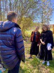 Park v zahrádkářské kolonii ve Vysočanech. Starosta Prahy 9 Tomáš Portlík a architektky Zuzana Štemberová a Lucie Vogelová z ateléru Terra Florida.