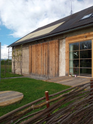 Rekonstrukce stodoly v Želině (Josef Čančík; Wichterkreuz – návrat zmizelého)