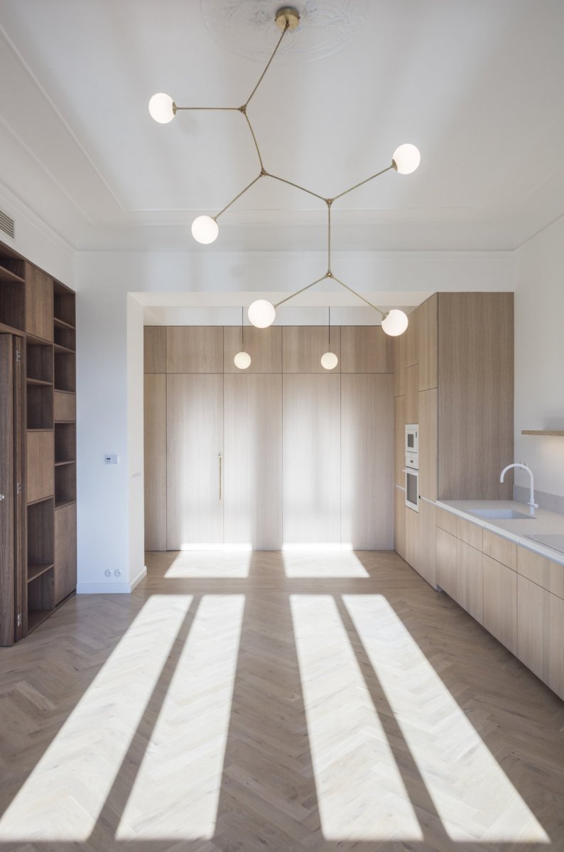 DEVOTO realizovalo interiérové vybavení rekonstrukce secesního bytu na Masarykově nábřeží (martin cenek architecture)