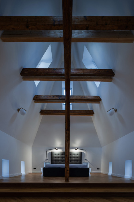 Zrekonstruovaná vila poblíž Prahy od Karnet architekti