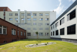 Karvinská nemocnice z modulů (Karvinská hornická nemocnice postavená z modulů KOMA)