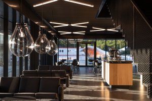Nové sídlo KOMA MODULAR v pavilonu z EXPO 2015 získalo cenu Nejatraktivnější pracovní prostředí v soutěži Zasedačka roku.