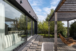 Dřevostavby VESPER HOMES spojují krásnou architekturu, zdravé prostředí i příjemnou atmosféru. (Na obrázku rodinný dům v Olomouci)