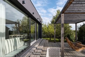 Dřevostavby VESPER HOMES spojují krásnou architekturu, zdravé prostředí i příjemnou atmosféru. (Na obrázku rodinný dům v Olomouci)