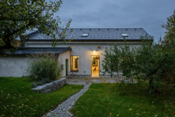 Pohled do zahrady (Konverze Pípalova malířství v Humpolci; MA Studio)