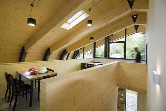 Hasičská zbrojnice Krásná Studánka, Vojtěch Šrut