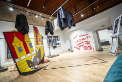 Od 20. prosince 2023 probíhá v GJF výstava, která upozorňuje na nedostupnost bydlení.