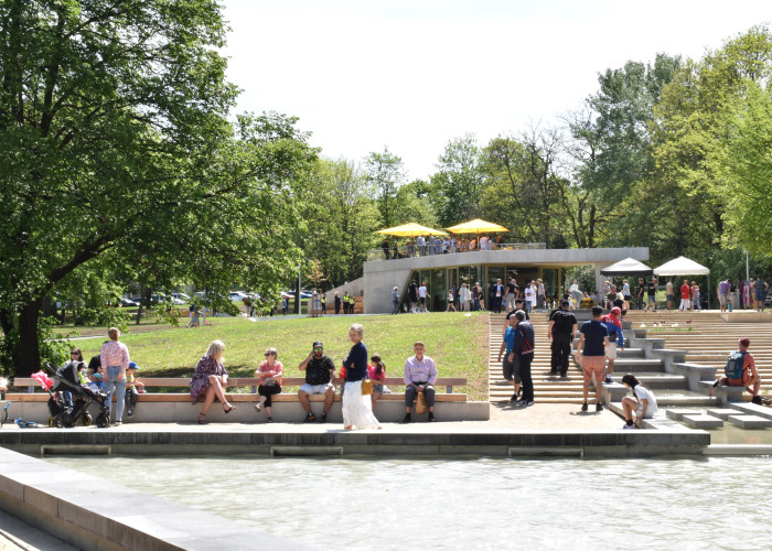 Park Střed v Mostě prošel celkovou revitalizací, navrhli ji architekti z ateliérů Rehwald Landscape Architects a Atelier Hoffman. (Park Střed v Mostě, Rehwaldt Landscape Architects + Atelier Hoffman)