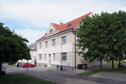 Rekonstrukce fasád Městského úřadu Odolena Voda, Grulich architekti.