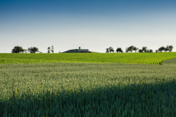 Vodojem s vyhlídkou na Trosky, ZETTE atelier: Stavba se nachází mezi poli na Jičínsku
