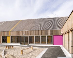 Škola ve francouzském Josnes od studia FAUN