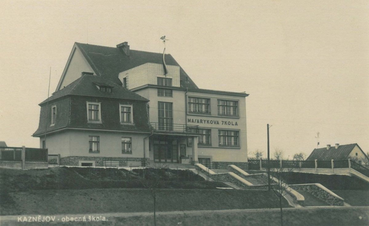 Hanuš Zápal, Budova Masarykovy obecné školy v Kaznějově, 1931- foto