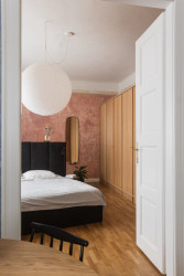 Rekonstrukce košického bytu, RAN: Ostatní cenné prvky, jako jsou masivní dveře, dubové parkety a rákosový strop, rozhodly o citlivém přístupu s co nejmenším zásahem do konstrukce