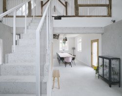 Architekt Marc Flick zrekonstruoval zchátralý dvůr v západním Německu