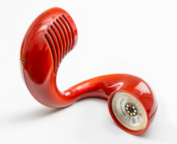 Vitra Design Museum představuje výstavu věnovanou minulosti i budoucnosti plastu