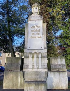 Pomník. Bustu vytvořil vídeńský sochař  Othmar Schimkowitz, sokl Josip Plečnik