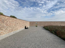 40x40 metrů. Takový je rozměr čtvercové zahrady. (Zahrada Hage, Brendeland & Kristoffersen)